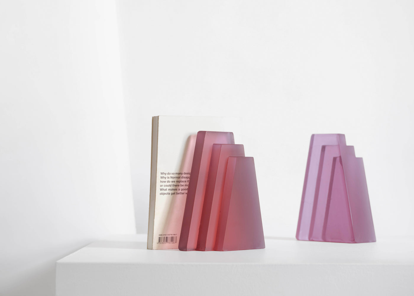 Helle Bookends, Cast Glass