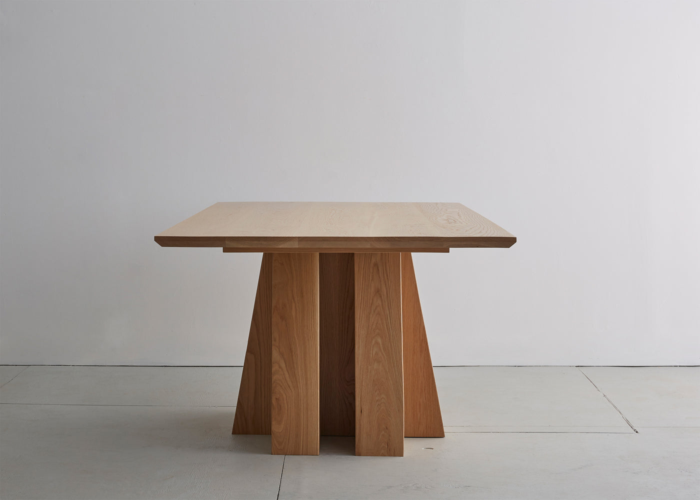 Helle Dining Table